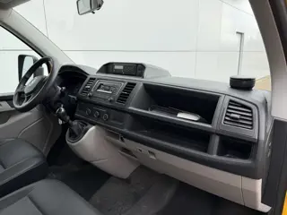 Foto 19 van Volkswagen Transporter T6 150PK Open Laadbak Cruise Control Airco 2.2T Trekhaak Pritische Pickup Ope