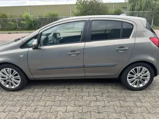 Foto 15 van Opel Corsa 1.2-16V '111' Edition