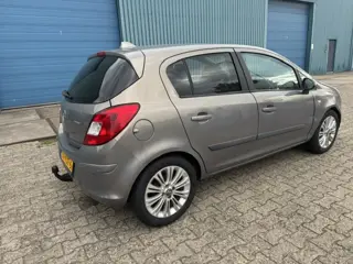Foto 18 van Opel Corsa 1.2-16V '111' Edition