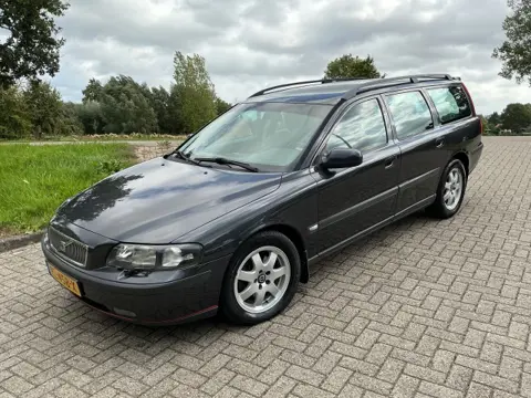VOLVO V70 2.4 COMFORT LINE