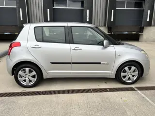 Foto 16 van Suzuki Swift 1.5 Exclusive, Automaat, Airco