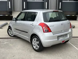 Foto 11 van Suzuki Swift 1.5 Exclusive, Automaat, Airco