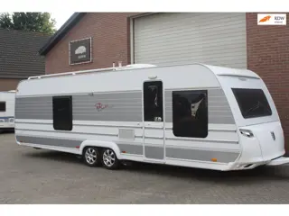 Foto 11 van Tabbert W26 Stapelbed, Douche, Luifel, Dubbele Mover, Frans Bed, Rond zit, Airco, Midden Keuken