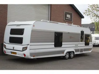 Foto 19 van Tabbert W26 Stapelbed, Douche, Luifel, Dubbele Mover, Frans Bed, Rond zit, Airco, Midden Keuken