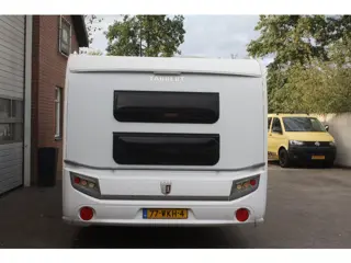 Foto 18 van Tabbert W26 Stapelbed, Douche, Luifel, Dubbele Mover, Frans Bed, Rond zit, Airco, Midden Keuken