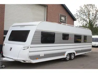 Foto 14 van Tabbert W26 Stapelbed, Douche, Luifel, Dubbele Mover, Frans Bed, Rond zit, Airco, Midden Keuken