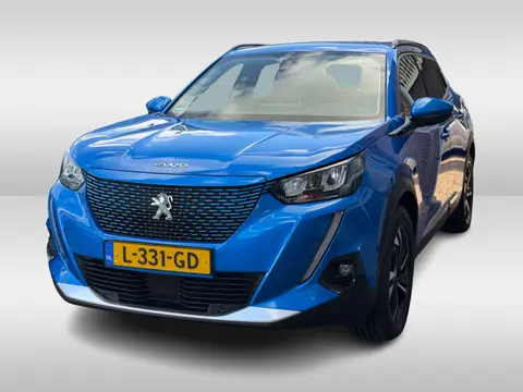 Peugeot e-2008 EV Allure Pack 50 kWh / SoH 91 % / Camera / Keyless / CarPlay / Half Leder / 17'' / S