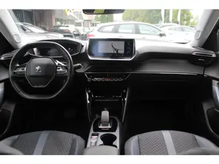 Foto 15 van Peugeot e-2008 EV Allure Pack 50 kWh / SoH 91 % / Camera / Keyless / CarPlay / Half Leder / 17'' / S