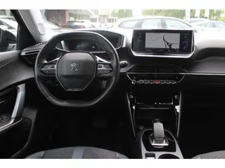 Foto 19 van Peugeot e-2008 EV Allure Pack 50 kWh / SoH 91 % / Camera / Keyless / CarPlay / Half Leder / 17'' / S