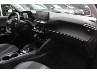 Foto 20 van Peugeot e-2008 EV Allure Pack 50 kWh / SoH 91 % / Camera / Keyless / CarPlay / Half Leder / 17'' / S