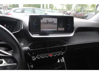 Foto 12 van Peugeot e-2008 EV Allure Pack 50 kWh / SoH 91 % / Camera / Keyless / CarPlay / Half Leder / 17'' / S