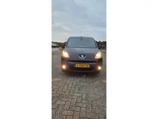 Foto 13 van Peugeot Partner 120 1.6 HDI L1 XT Profit + Airco Nap