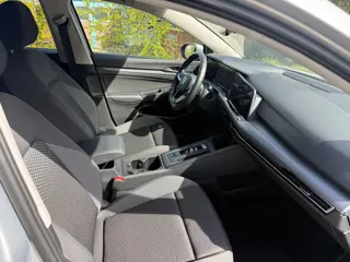 Foto 19 van Volkswagen GOLF 1.5 eTSI Business_150 PK_CAMERA_CarPLAY_NETTE_AUTO_