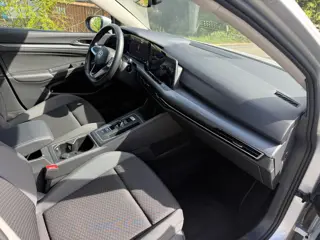 Foto 15 van Volkswagen GOLF 1.5 eTSI Business_150 PK_CAMERA_CarPLAY_NETTE_AUTO_