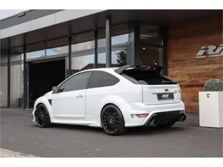 Foto 15 van Ford Focus 2.5 RS **collectors item/Milltek/Mountune/Carbon/Recaro**