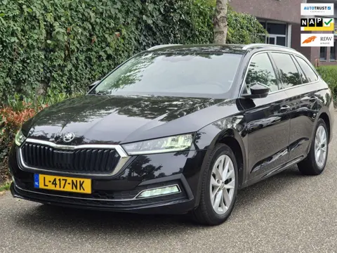 Skoda Octavia Combi e-TSI Business Edition Automaat CarPlay ACC Adaptieve Cruise LED LM Velgen NAP 1