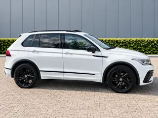 Foto 15 van Volkswagen Tiguan 1.5 TSI R-Line Pano/Sfeer/Keyless/Blindspot nieuwstaat!