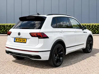 Foto 16 van Volkswagen Tiguan 1.5 TSI R-Line Pano/Sfeer/Keyless/Blindspot nieuwstaat!