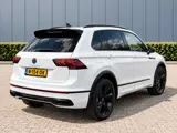 Foto 26 van Volkswagen Tiguan 1.5 TSI R-Line Pano/Sfeer/Keyless/Blindspot nieuwstaat!