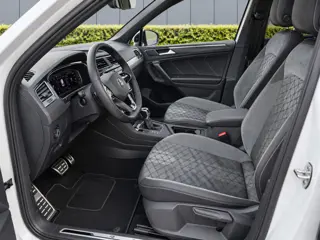 Foto 18 van Volkswagen Tiguan 1.5 TSI R-Line Pano/Sfeer/Keyless/Blindspot nieuwstaat!