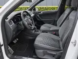 Foto 28 van Volkswagen Tiguan 1.5 TSI R-Line Pano/Sfeer/Keyless/Blindspot nieuwstaat!