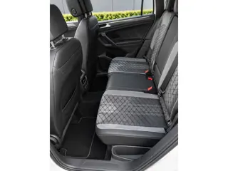 Foto 19 van Volkswagen Tiguan 1.5 TSI R-Line Pano/Sfeer/Keyless/Blindspot nieuwstaat!