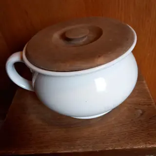 Po / nachtspiegel met houten deksel