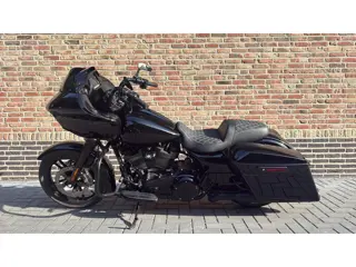 Harley Davidson Road Glide FLTRX Black Out CVO Vance & Hines Roadglide