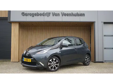 Toyota Aygo 1.0 VVT-i 69pk x-play 5Drs Airco Navi Cruise Control 15inch LM A-Camera *NL auto*