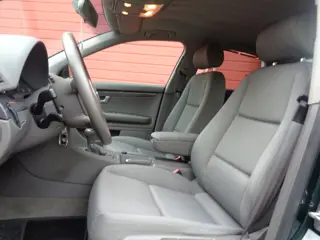 Foto 11 van Audi A4 Limousine 2.4 170PK Clima Cruise 6-BAK LMV Trekhaak NL-Auto