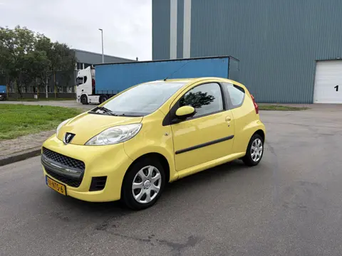 Peugeot 107 1.0-12V XS 68 PK. Zuinige en zeer goed rijdende auto !!!