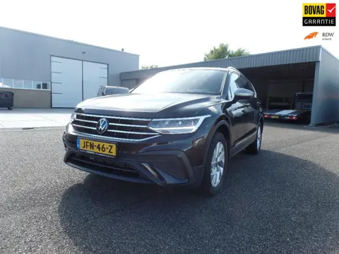 Volkswagen Tiguan Allspace 1.5 TSI R-Line Business 7p. TREKHAAK OPTIE'S 2025