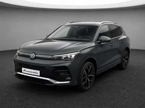 Volkswagen Tiguan 1.5eTSI/150PK R-Line · Panoramadak · Trekhaak · 360°Camera + Parkeersensoren · Gar