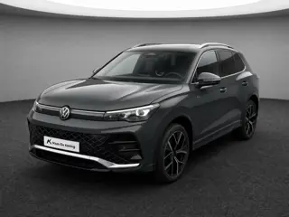 Volkswagen Tiguan 1.5eTSI/150PK R-Line · Panoramadak · Trekhaak · 360°Camera + Parkeersensoren · Gar