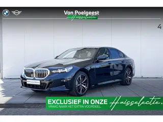BMW 5 Serie Sedan 530e M-Sport | Trekhaak | Glazendak | 20 inch | Driving Assistant Plus | Huisselec