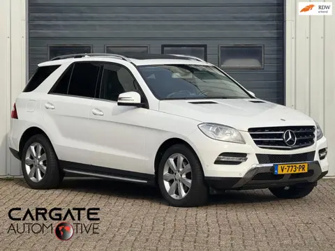 Mercedes-Benz ML 250 BLUETEC 4MATIC Softclose|Groot-onderhoud|Apk|Dak|Navi|CC|360|Afneembaar-trekhaa