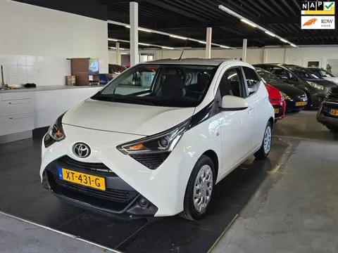Toyota Aygo 1.0 VVT-i x-play/AIRCO/CAMERA/HISTORIE/N.A.P/