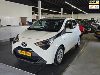 Toyota Aygo 1.0 VVT-i x-play/AIRCO/CAMERA/HISTORIE/N.A.P/