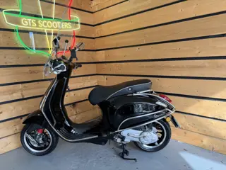 Vespa scooter Sprint 4T (Meerprijs geel kent 249,-)