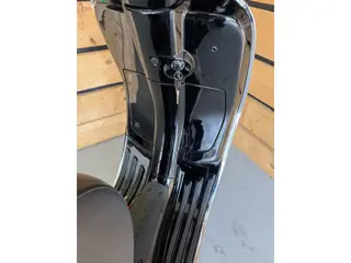 Foto 12 van Vespa scooter Sprint 4T (Meerprijs geel kent 249,-)