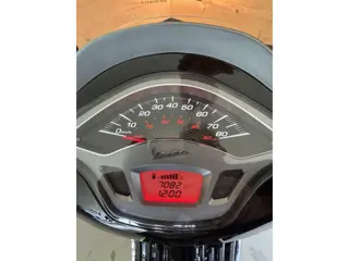 Foto 7 van Vespa scooter Sprint 4T (Meerprijs geel kent 249,-)