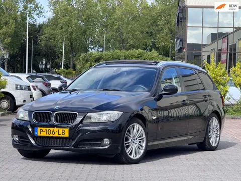 BMW 3-serie Touring 320i High Executive | Panoramadak | Memory stoelen | Xenon | Trekhaak | Xenon | 