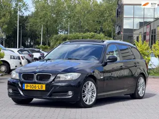 BMW 3-serie Touring 320i High Executive | Panoramadak | Memory stoelen | Xenon | Trekhaak | Xenon | 