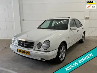 Mercedes-Benz E-klasse 200 BENZINE AUT LAGE KM 166.688 NAP.