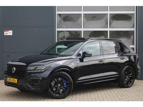 Volkswagen Touareg 3.0 TSi eHybrid 462pk 4MOTION R | Pano | HUD | Luchtvering | Massage | Elek. trek