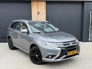 Mitsubishi Outlander 2.0 PHEV Business (bj 2015) Facelift|Navi|Camera