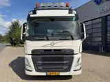 Foto 30 van Volvo FM 460 4X2 GLOBETROTTER DYNAMIC STEERING / ALCOA DURA BRIGHT / KOELKAST / AIRCO / STANDKACHEL