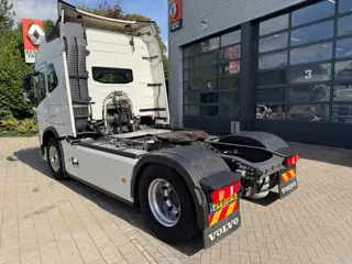 Foto 15 van Volvo FM 460 4X2 GLOBETROTTER DYNAMIC STEERING / ALCOA DURA BRIGHT / KOELKAST / AIRCO / STANDKACHEL