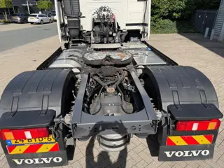 Foto 14 van Volvo FM 460 4X2 GLOBETROTTER DYNAMIC STEERING / ALCOA DURA BRIGHT / KOELKAST / AIRCO / STANDKACHEL