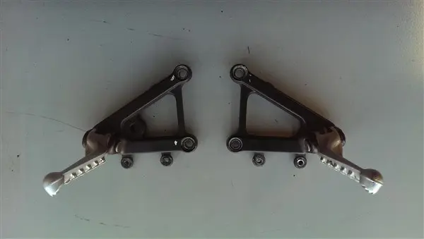VOETSTEUN LINKS Aprilia Tuono 1000 1999 - 2002 / 2003 - 2005